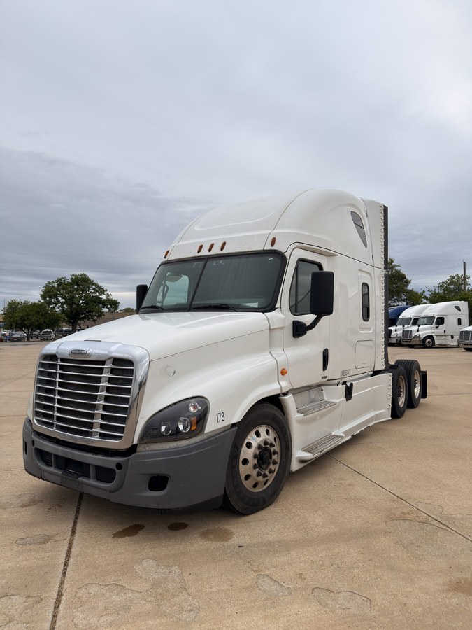 2014 Freightliner Cascadia - FZ4477