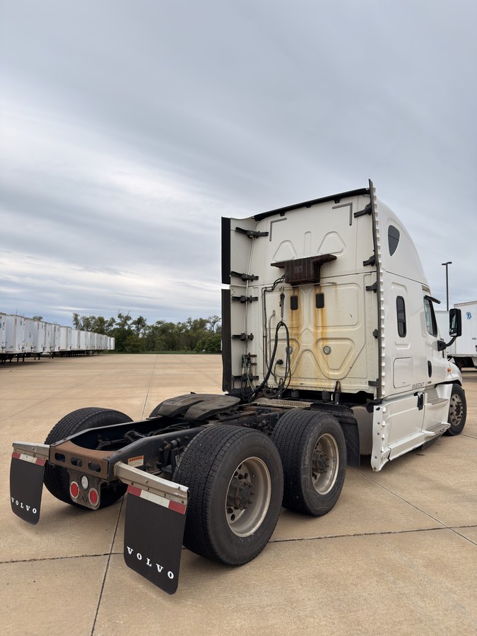2014 Freightliner Cascadia - FZ4477