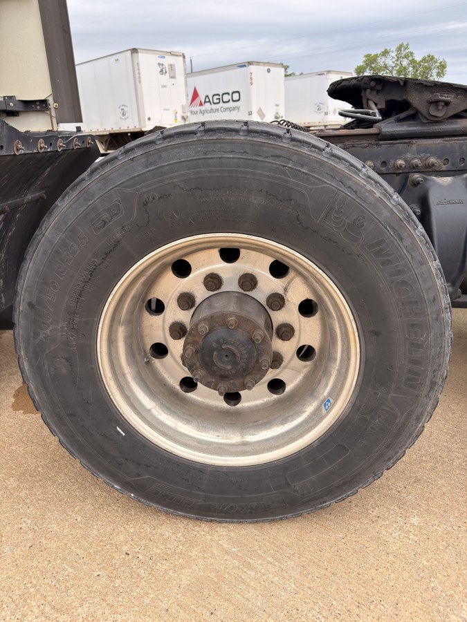 2014 Freightliner Cascadia - FZ4477
