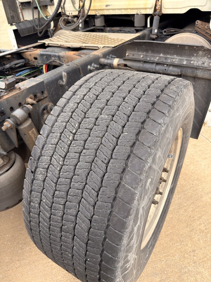 2014 Freightliner Cascadia - FZ4477