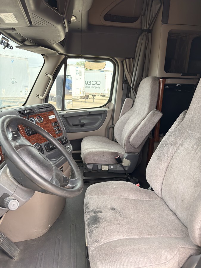 2014 Freightliner Cascadia - FZ4477