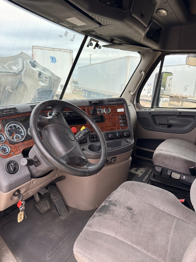 2014 Freightliner Cascadia - FZ4477