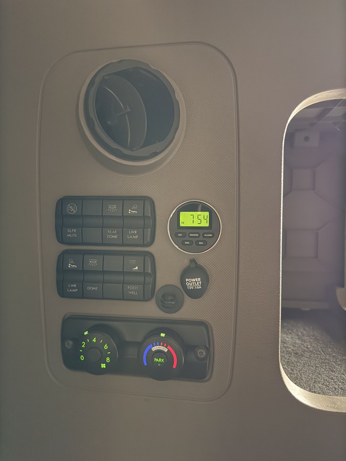 2014 Freightliner Cascadia - FZ4477
