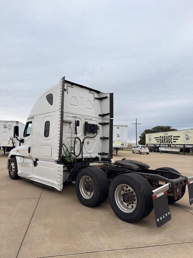 2016 Freightliner Cascadia - HB3494