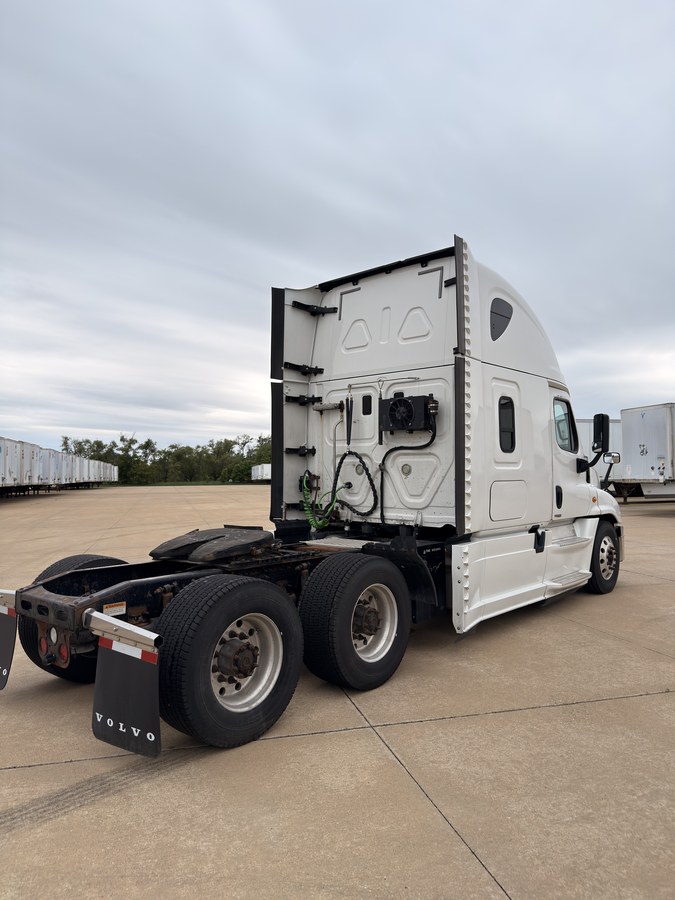 2016 Freightliner Cascadia - HB3494