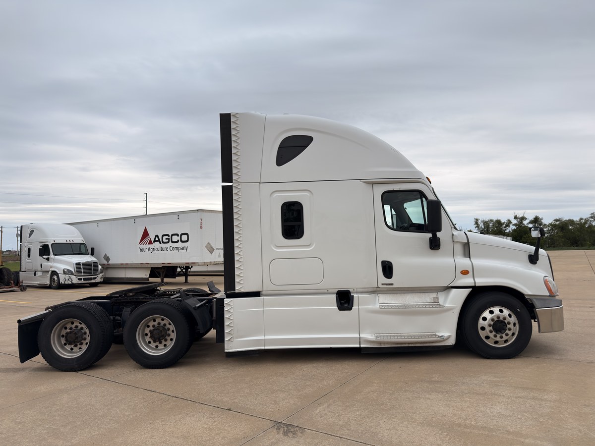 2016 Freightliner Cascadia - HB3494