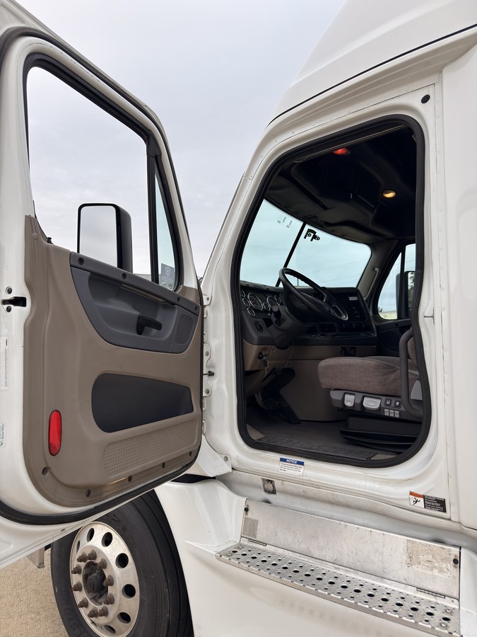 2016 Freightliner Cascadia - HB3494