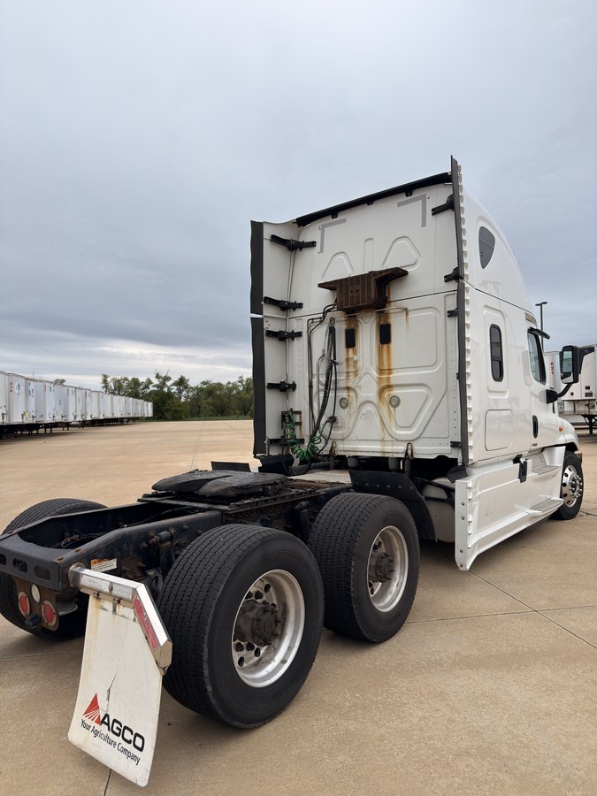 2016 Freightliner Cascadia -GV0796