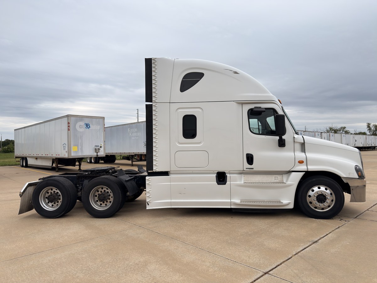 2016 Freightliner Cascadia -GV0796