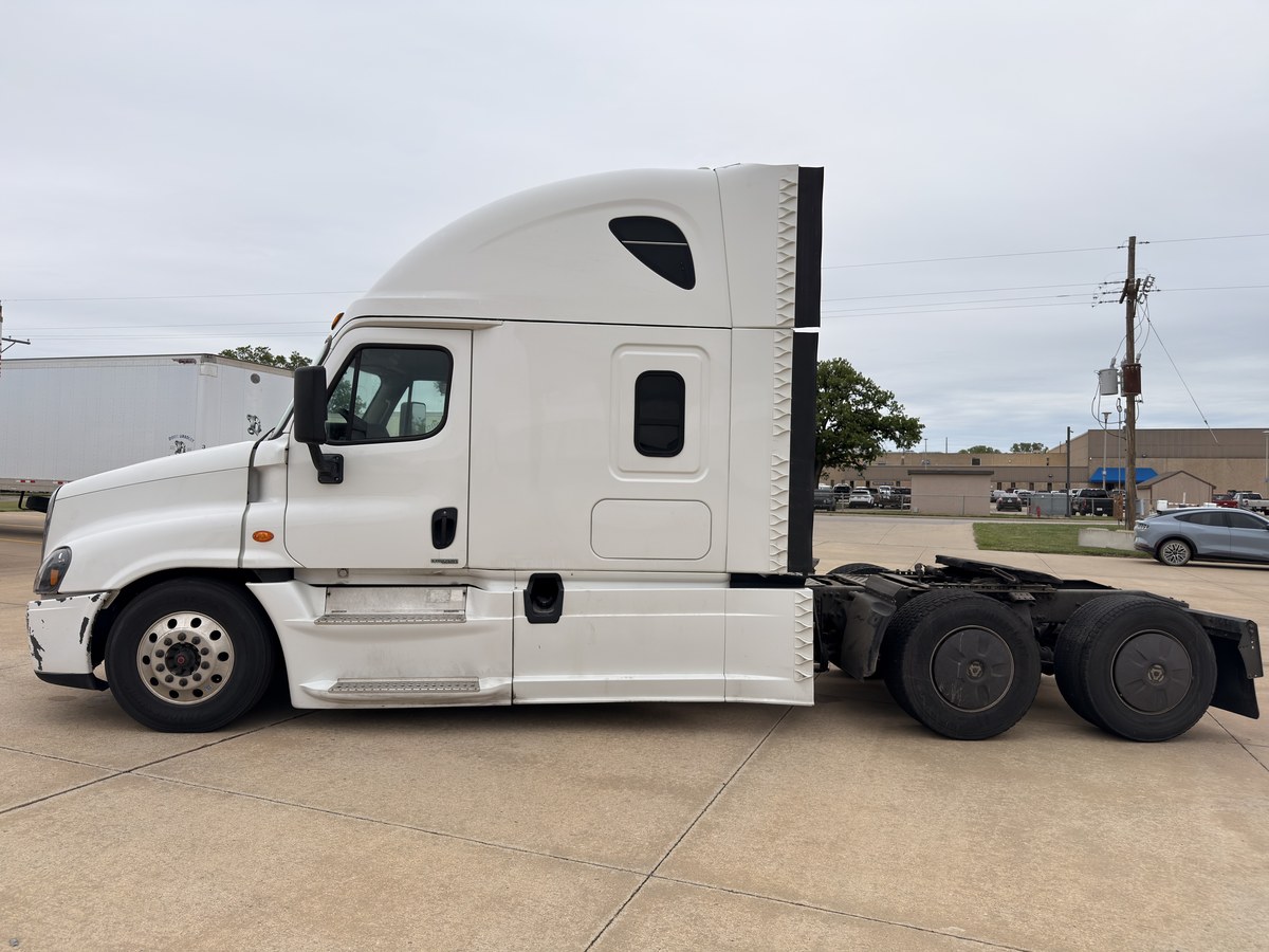 2016 Freightliner Cascadia -GV0802