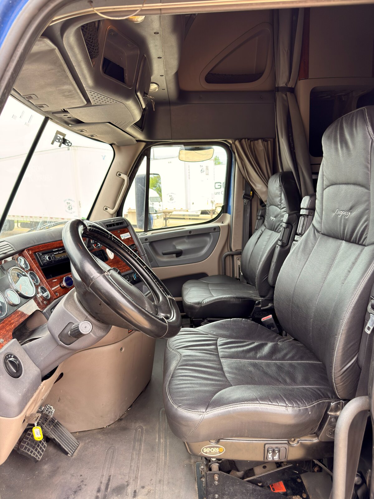 2015 Freightliner Cascadia - GK2154