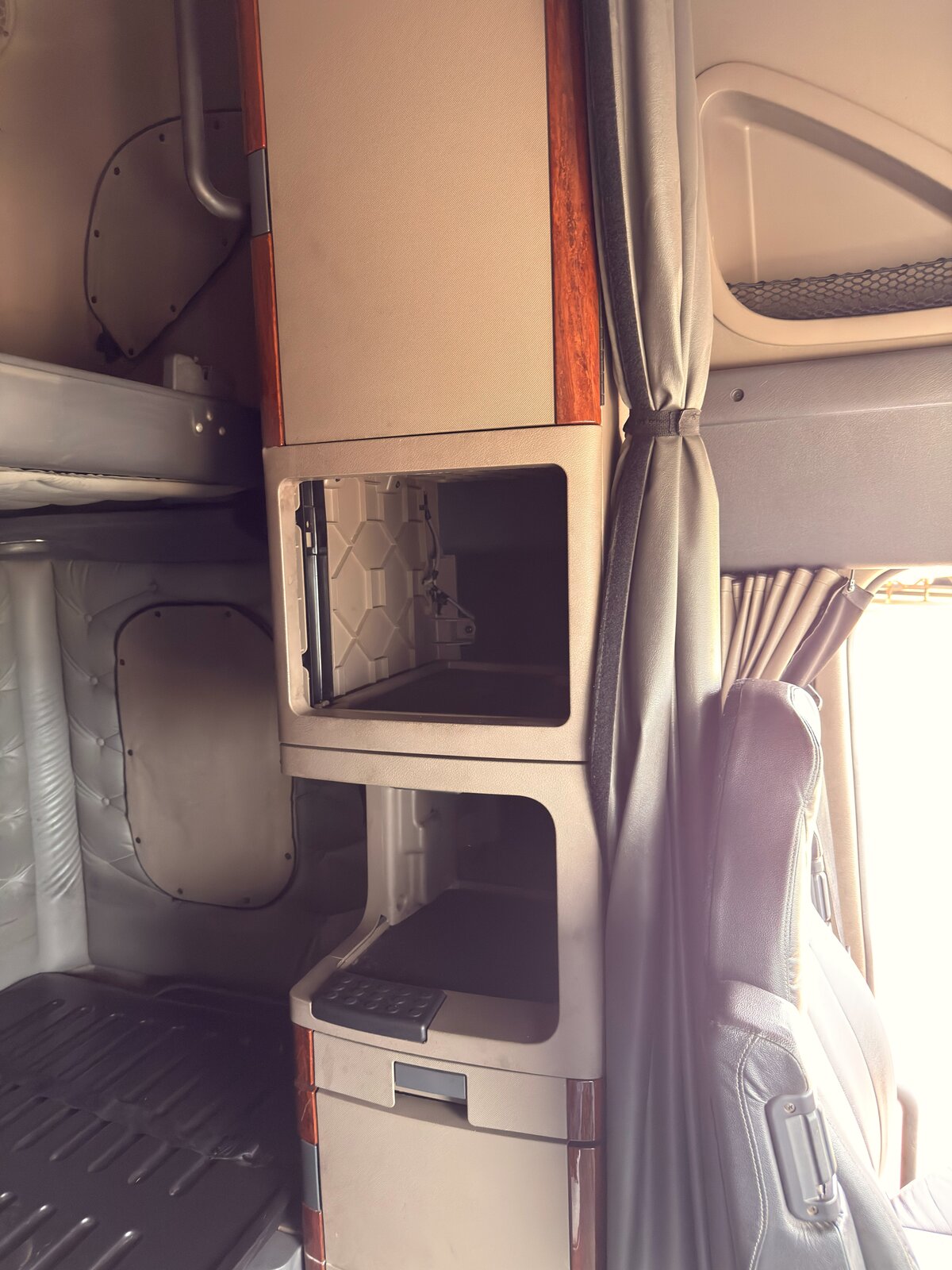 2015 Freightliner Cascadia - GK2154