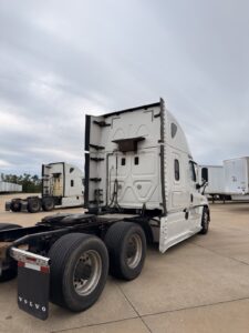 2016 Freightliner Cascadia - GV0795