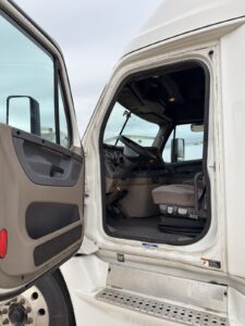 2016 Freightliner Cascadia - GV0795